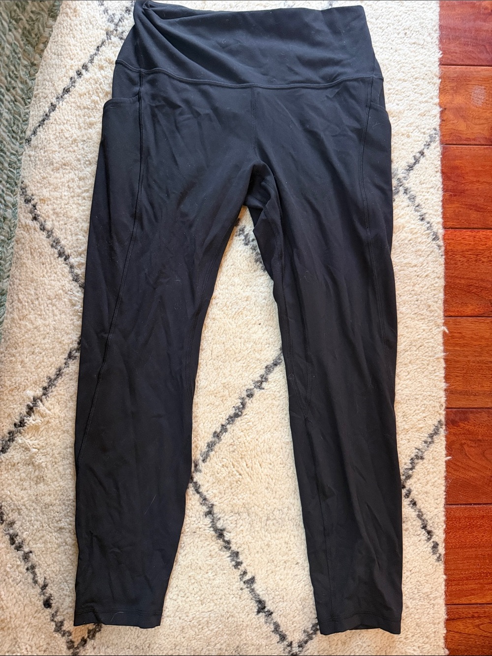 Lululemon Black Women’s Leggings size 10- Comfortable Stretch Bottoms